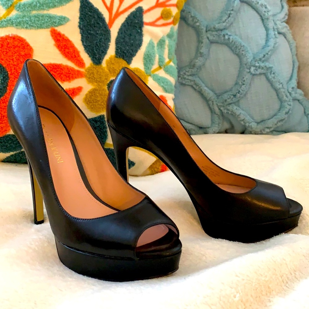 Enzo Angiolini peep toe pumps!